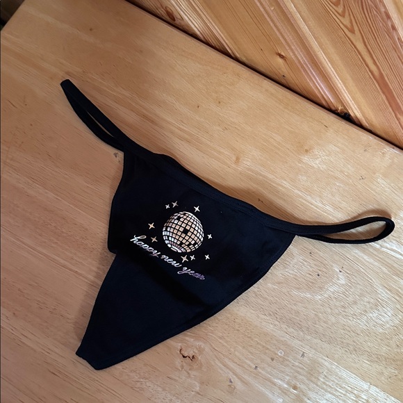 Victoria’s Secret Happy New Year V String Thong - Picture 4 of 11